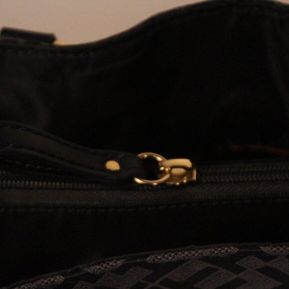 Tommy Hilfiger Logo Tote Bag - Picture 12 of 12